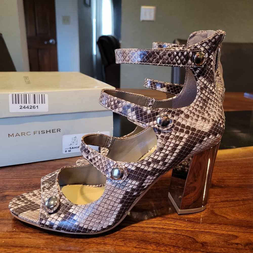 VINCE CAMUTO PUMPS SIZE 8